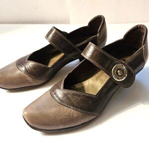Fidji Leather Mary Jane Pumps Size 7.5 EU 38 Brown Taupe Low Heel E906 EUC